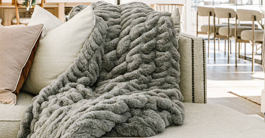 Embrace Everyday Elegance with the Chic Blanket