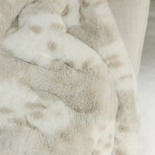 Load image into Gallery viewer, Arctic Lynx Posh Blanket
